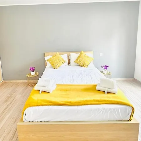 Daire Chic 2br Easy Access To The Train Station-2b *